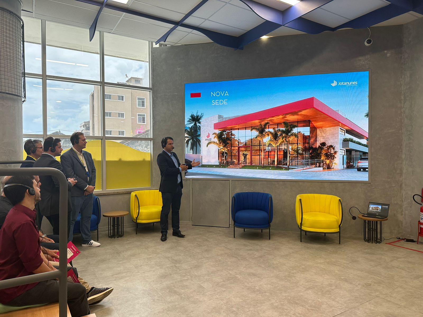 Jotanunes participa da inauguração da Agência Figital do Banco do Brasil, em Recife, destacando o Unique Residence