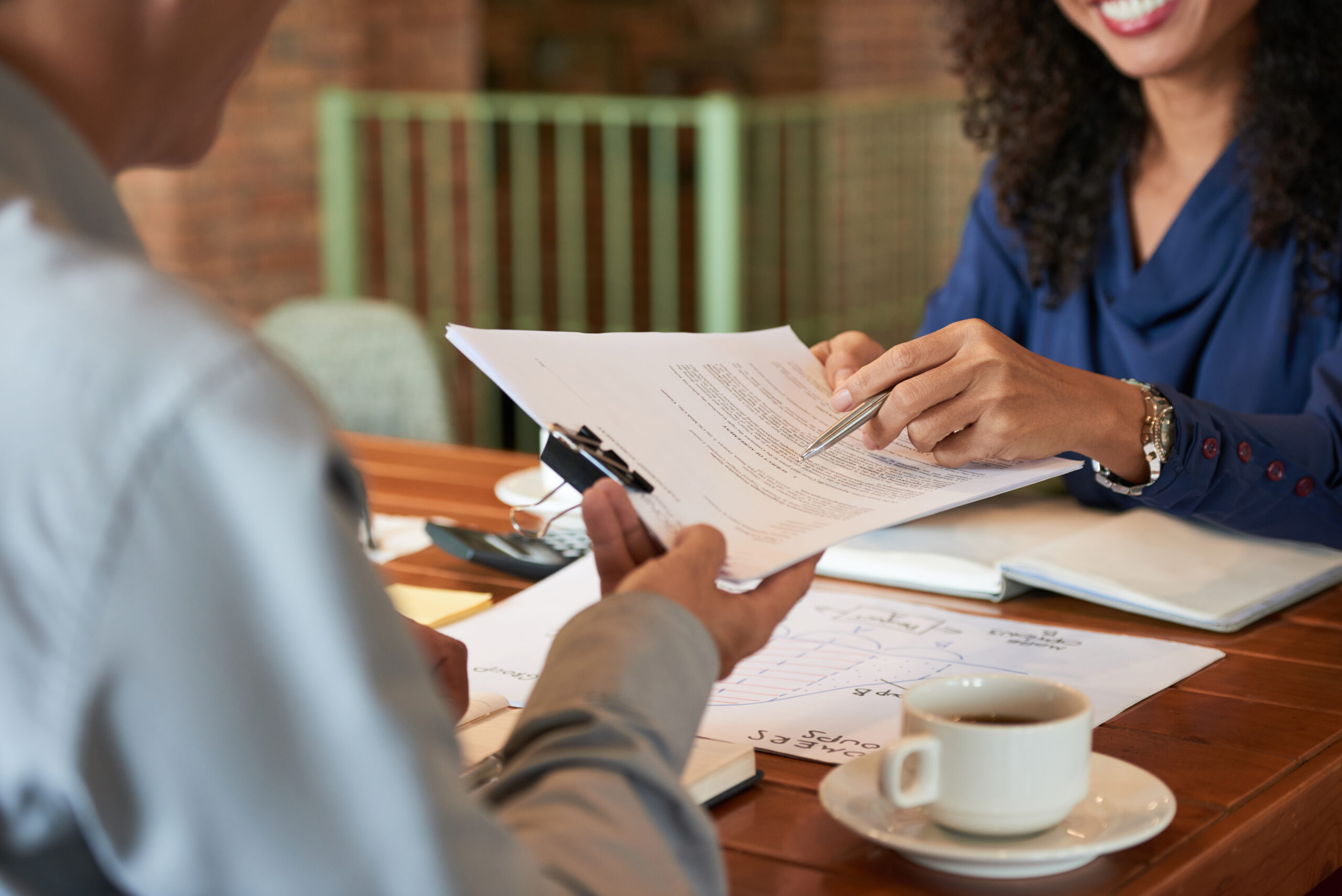 O que você precisa saber antes de assinar o contrato de compra e venda